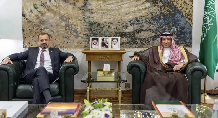 بيريللو يجري مباحثات مع نائب وزير الخارجية السعودي بشأن الأوضاع في السودان بيريللو يجري مباحثات مع نائب وزير الخارجية السعودي بشأن الأوضاع في السودان
