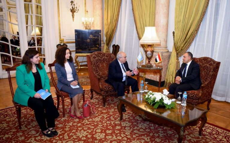 العمامرة ووزير الخارجية المصري يشددان علي تعزيز الجهود الدولية لوقف نزيف الدم وإنهاء الحرب في السودان