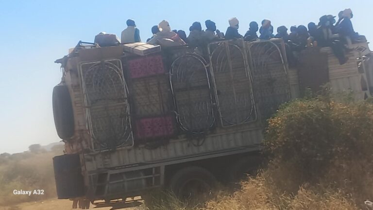 بالفيديو “وصول الالاف الي جبل مره بعد اشتداد المعارك في الفاشر