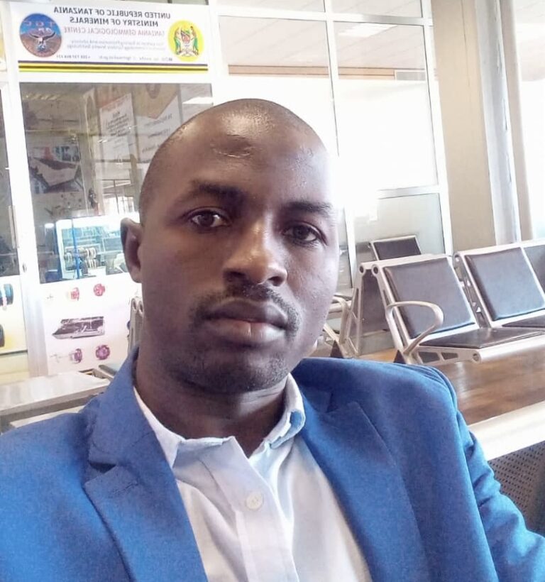 إختيار المدافع الحقوقي آدم موسى أوباما أمينا عاما للمجموعة السودانية للدفاع عن الحقوق والحريات إختيار المدافع الحقوقي آدم موسى أوباما أمينا عاما للمجموعة السودانية للدفاع عن الحقوق والحريات