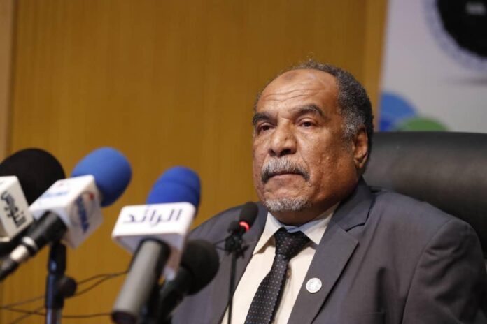 في تدخل سافر :- وزير التعليم العالي يعفي مدير الجامعة الاهلية