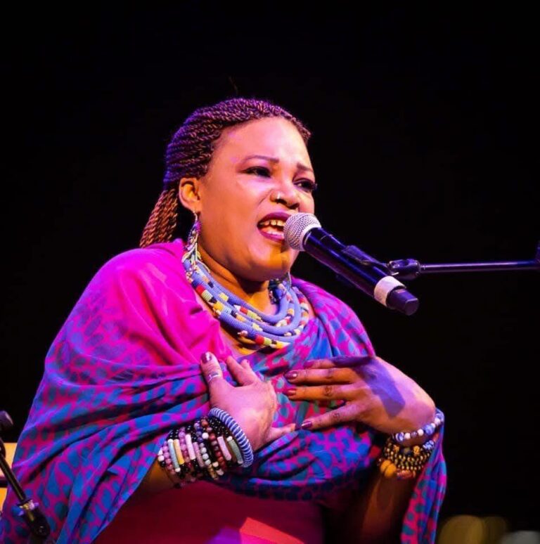 رحيل فنانة الفلكور السودانية المعروفة آسيا مدني