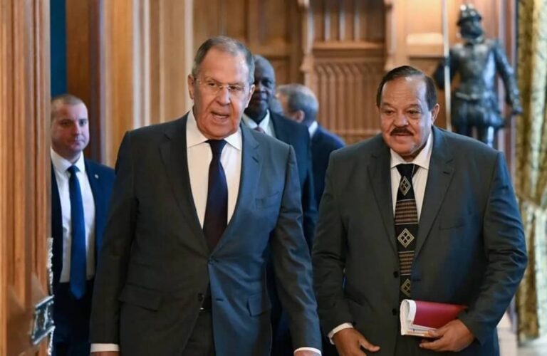تفاصيل الاتفاق الروسي السوداني :السماح لموسكو بنشر سفن مقابل دعم الجيش السوداني بالأسلحة والتدريب