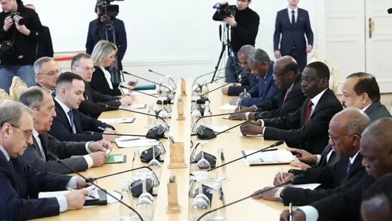 وزير الخارجية السوداني :موسكو والخرطوم توصلتا إلى تفاهم بشأن قاعدة البحرية الروسية في البحر الأحمر.