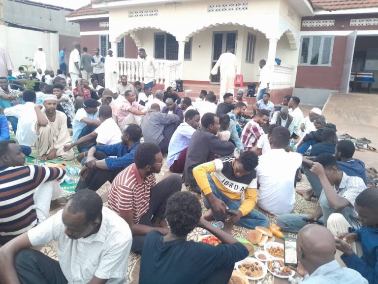 مجموعة مناصرة اللاجئين السودانيين تنظم افطار رمضاني في منطقة كاومبي بكمبالا