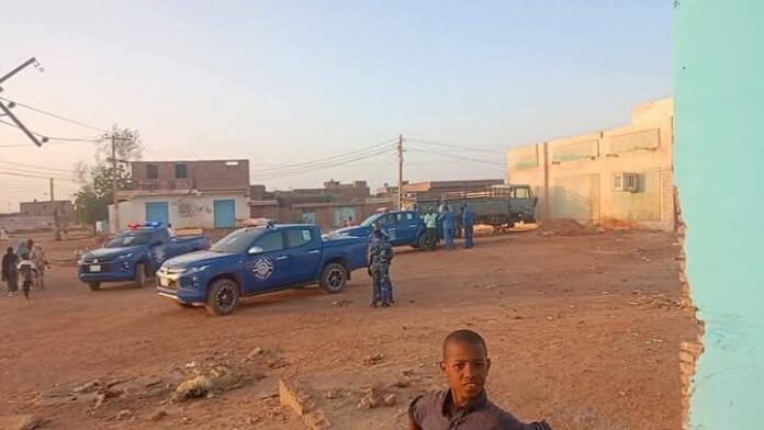 الشرطة السودانية تزيل جداريات الشهداء وتحتل دار لجان المقاومة ..و(غاضبون) تحذر من مغبة الاعتداء على صوت الشارع