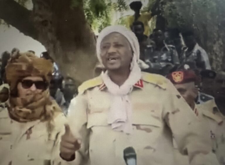 بالفيديو :عبد الرحيم دقلو يوجه النداء الاخير لأهالي الفاشر ويطالبهم بالخروج الآمن