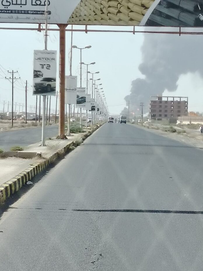 بالفيديو اشتعال النيران في أحدي مستودعات البترول بمدينة بورتسودان عقب استهداف بطائرة مسيرة