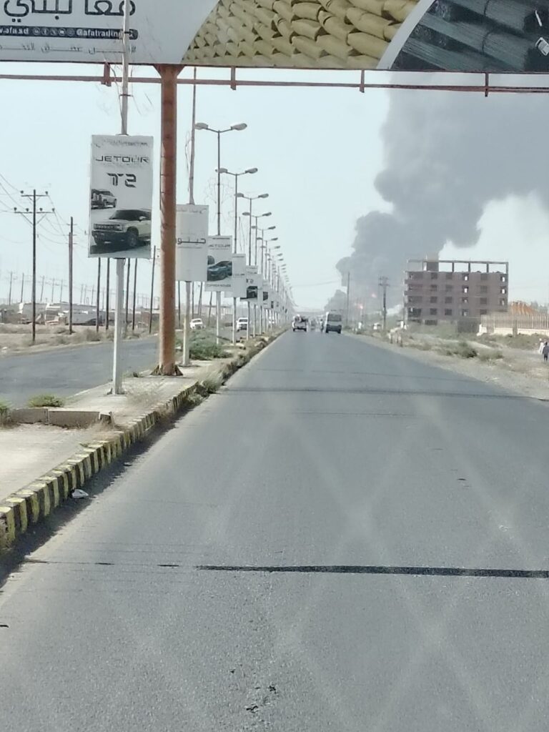 بالفيديو اشتعال النيران في أحدي مستودعات البترول بمدينة بورتسودان عقب استهداف بطائرة مسيرة بالفيديو اشتعال النيران في أحدي مستودعات البترول بمدينة بورتسودان عقب استهداف بطائرة مسيرة