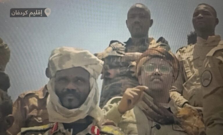 رئيس المجلس الاستشاري بقوات الدعم السريع: سنلاحق قادة جيش الفلول في كل الولايات ولا مكان آمن بعد اليوم رئيس المجلس الاستشاري بقوات الدعم السريع: سنلاحق قادة جيش الفلول في كل الولايات ولا مكان آمن بعد اليوم
