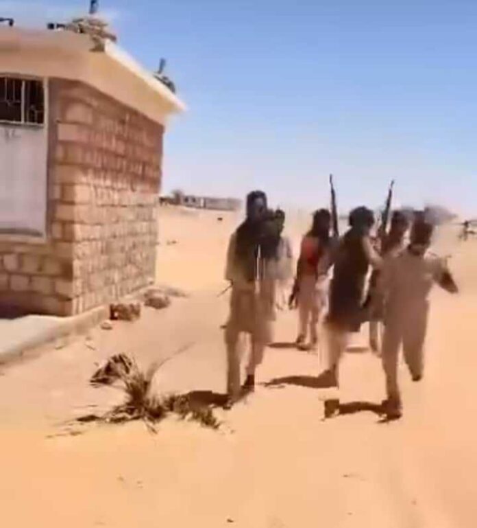 قوات الدعم السريع تستولي على معسكر كرب التوم الحدودي مع ليبيا وتعلن سيطرتها الكاملة على المنطقة.