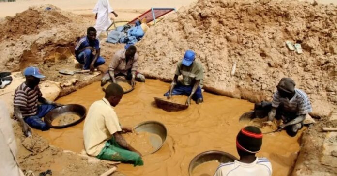 تجاوزات التعدين عن الذهب في السودان تثير مخاوف من انتشار السرطان