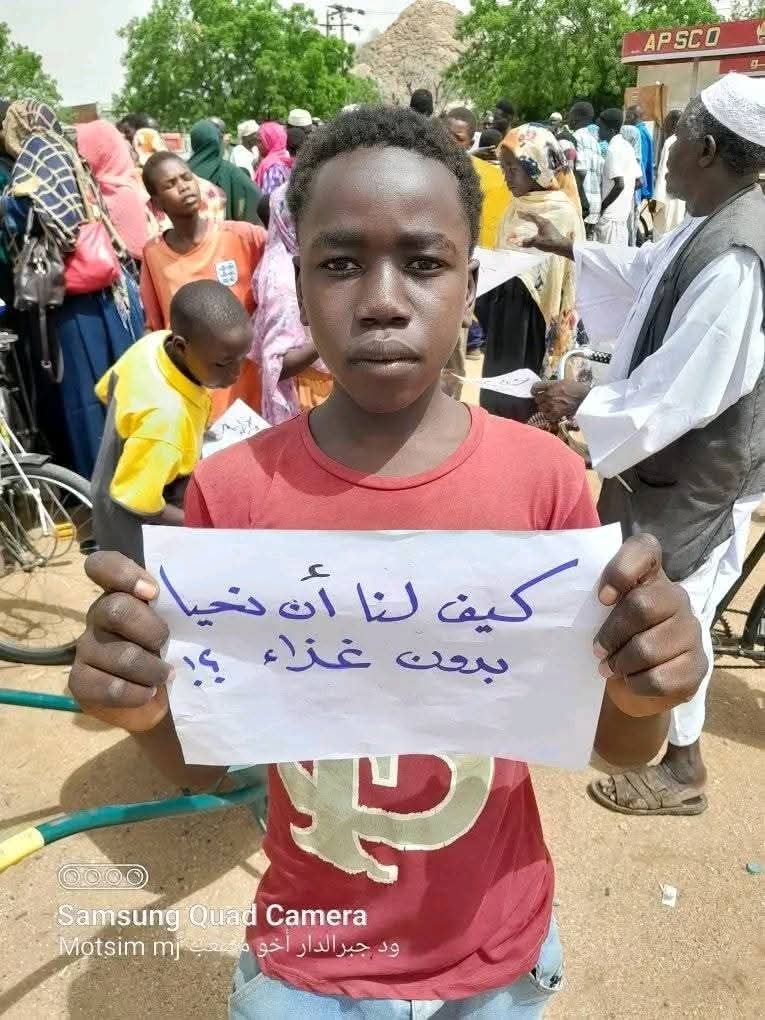 احتجاجات سلمية في كادقلي ولاية جنوب كردفان تنديدًا بغلاء أسعار المواد الغذائية انباء عن مقتل شخص 