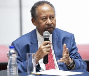 حمدوك يدعو الي معالجة تحديات مشروع الجزيرة لا يجب أن تتم بمعزل عن الإطار الأشمل لقضية التنمية