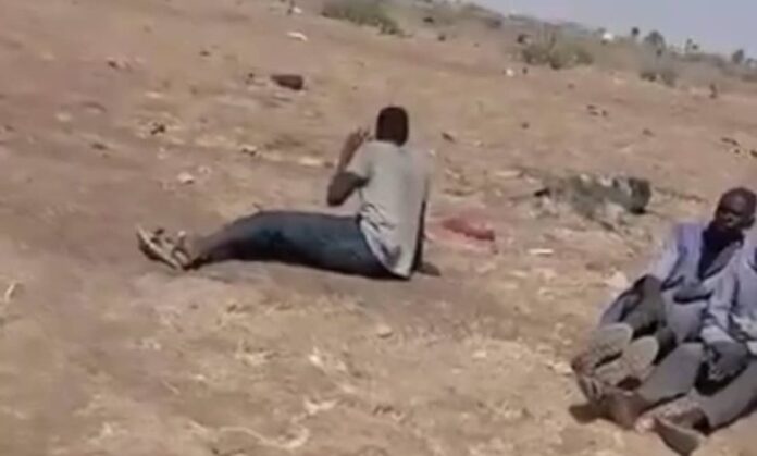 القوات المسلحة تعدم مدنياً على قارعة الطريق بعد سبه وتوجيه عبارات مسيئة إليه
