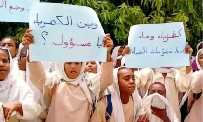 السّلطات الأمنية بكريمة تعتقل معلمتين وفتحت ضدهن بلاغات لدى الشّرطة بدعوى الإخلال بالأمن والسّلامة العامة.