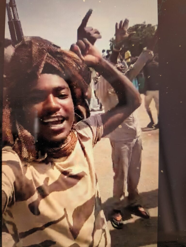 بالفيديو :الدفاع الجوي لقوات الدعم السريع تسقط طائرة مسيرة تركية الصنع في جنوب دارفور