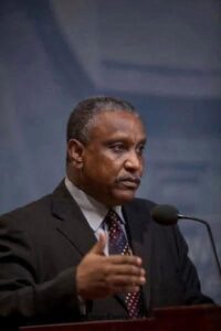 ياسر عرمان ينتقد نافع علي نافع في حديثه عن مكافحة الإمبريالية