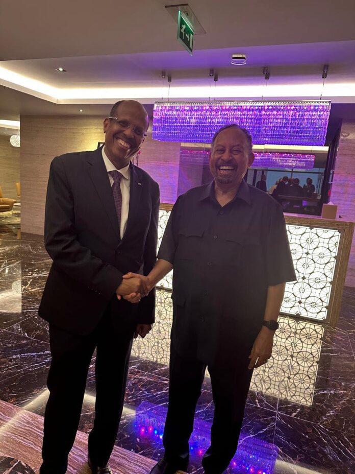 دكتور حمدوك يبحث الأزمة السودانية مع رئيس مفوضية الاتحاد الأفريقي