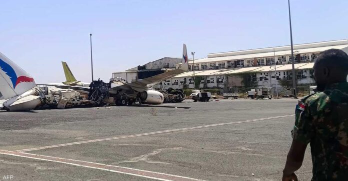 هجوم بطائرات مسيَّرة على مطار الخرطوم قبل يومٍ من إعلان حكومة بورتسودان استئناف الرحلات ومطار كنانة العسكري 