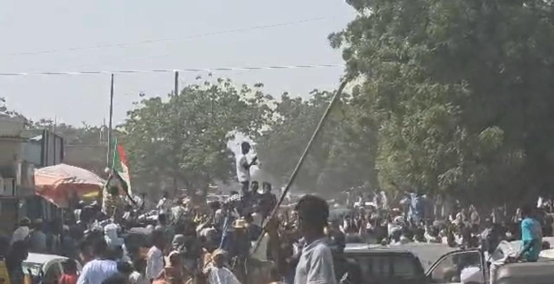 e89716f5-ebe5-4a20-8c8c-9b4699434344 بالفيديو :احتفالات في مدينة الضعين بعد إعلان السيطرة على الفاشر