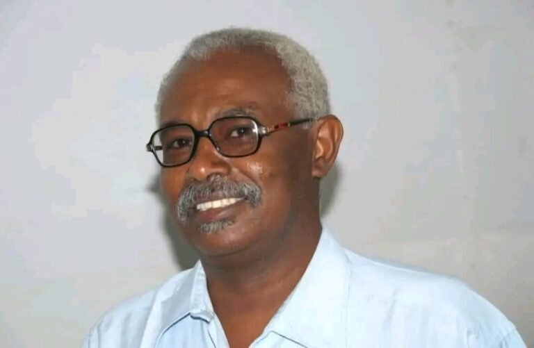 برحيل محمد الفاتح العالم… إنطفأ صوتٌ من ضمير الصحافة والعمل الانساني وبقي نوره في القلوب