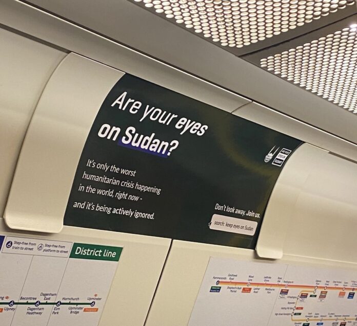 “هل عيونك على السودان؟” حملة ملصقات تهز قطارات أنفاق لندن لكسر الصمت حول أسوأ كارثة إنسانية