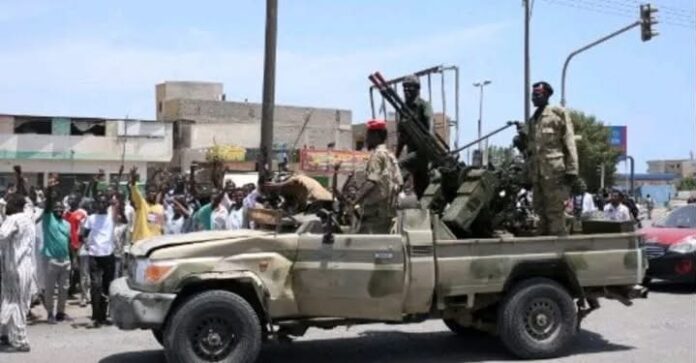 الشرطة العسكرية توقف اشتباكات مسلحة بين مجموعتين في ود مدني وتعتقل عدداً من المتورطين