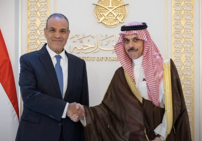 وزيرا خارجية مصر والسعودية يبحثان تطورات الأوضاع في السودان وسبل وقف إطلاق النار