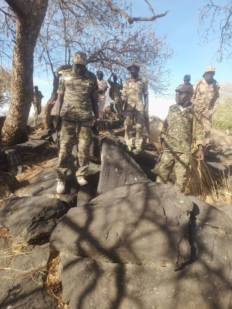 بالفيديو "قائد متحرك «زلزال» يبسط سيطرته على منطقة البلف النفطية ويطالب حكومة تأسيس بإرسال المهندسين وتأمين المنشأة