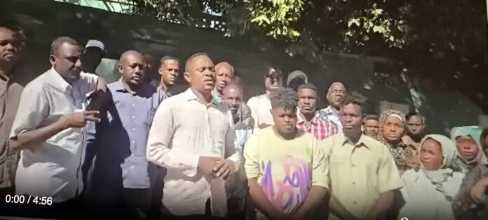 بالفيديو :أبناء الهبانية يطالبون الفريق حميدتي والتعايشي بإطلاق سراح العمدة عبد الرازق العبيد ويدينون اعتقاله التعسفي بجنوب دارفور