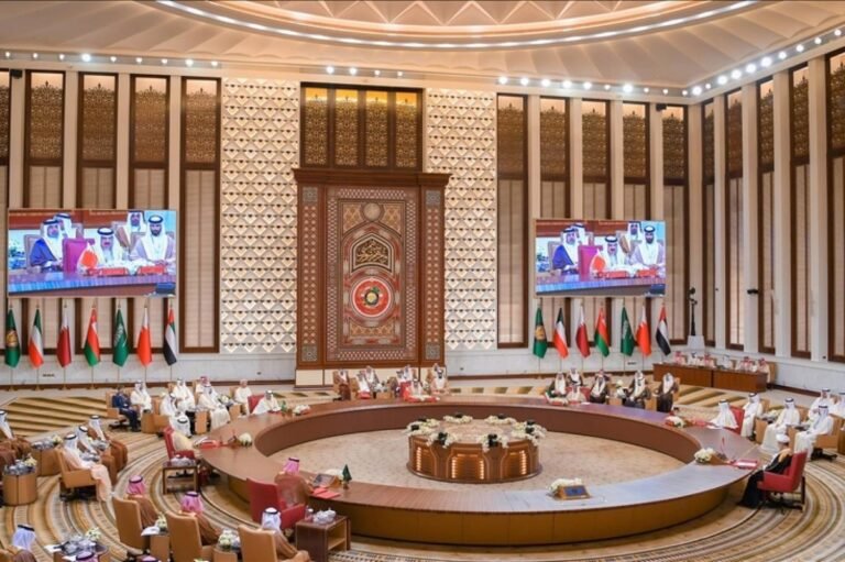 الخليج يدعو لفتح الممرات الإنسانية وتسهيل وصول الإغاثة إلى السودان