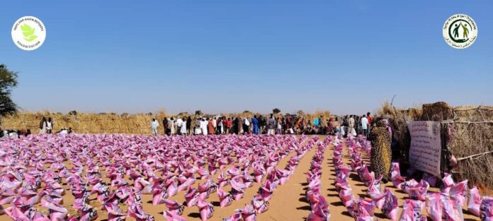 توزيع سلال غذائية لنحو 1500 أسرة نازحة في معسكر صابرين بشرق دارفور