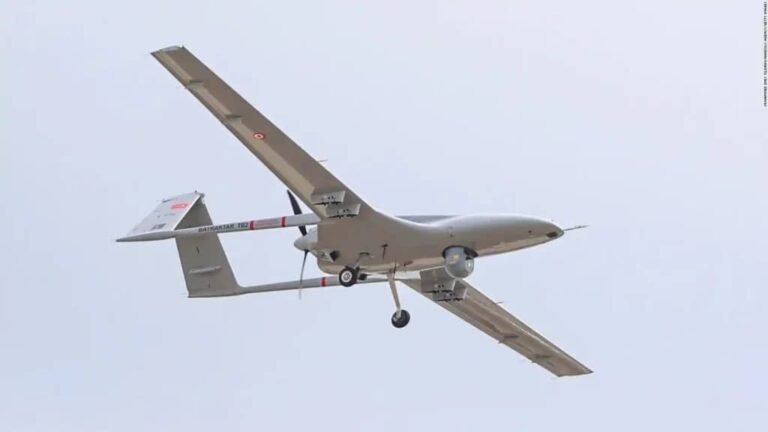 هجوم بطائرات مسيّرة يستهدف قيادة الجيش في كوستي وانفجارات تهز المدينة