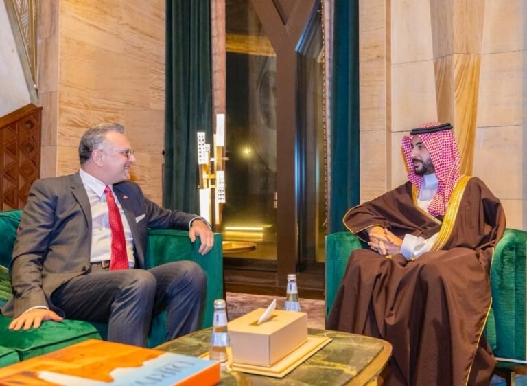 لقاء ثانٍ بين البرهان والمبعوث الأمريكي مسعد بولس بوساطة سعودية وسط حديث عن تحركات إقليمية لوقف الحرب