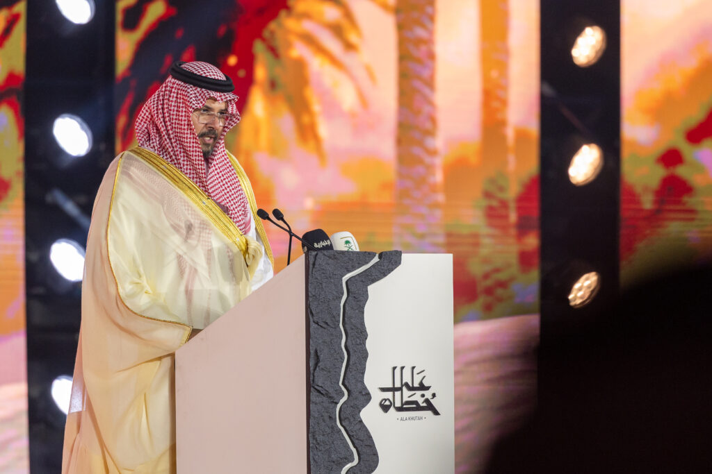 بحضور تركي آل الشيخ وعدد من أصحاب المعالي أمير منطقة المدينة المنورة يدشّن مشروع "على خطاه"