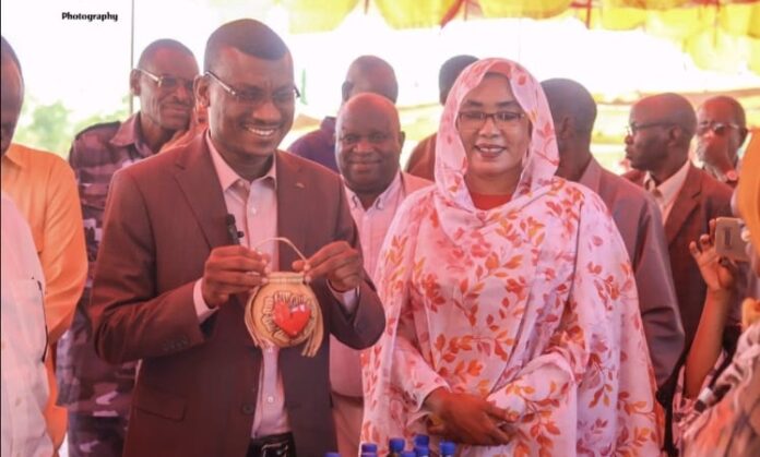 رئيس الإدارة المدنية بولاية جنوب دارفور يرافق رئيس الإدارة المدنية بولاية الجزيرة يشرف بازار خيرات بلدنا بمسرح البحير ِ