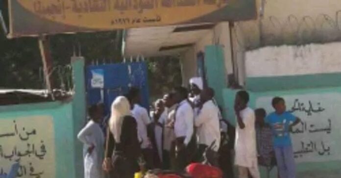 شجار بين طلاب مدرسة الصداقة السودانية والسلطات التشادية تستخدم الغاز المسيل للدموع