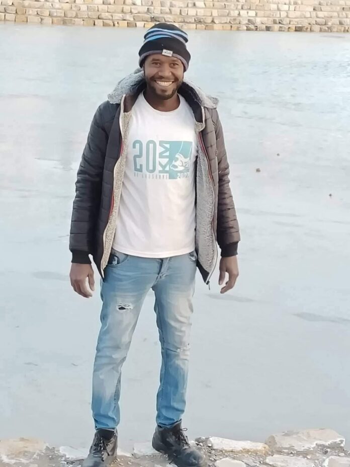 لا تهمة لا محاكمة فقط موت. طفل ينتظر أباه: لكن التعذيب كان أسرع: