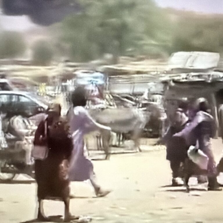بالفيديو "غارات جوية علي الضعين والجنينة وسقوط ضحايا مدنيين .. وإدانات لاستهداف الأسواق والمركبات المدنية