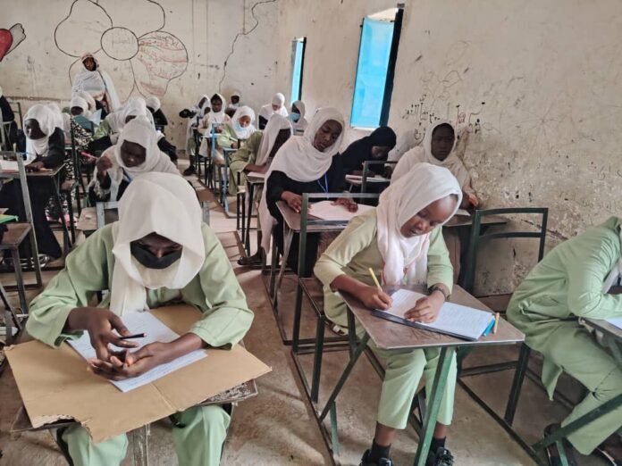حاكم إقليم دارفور: تعطيل التعليم في مناطق دارفور وكردفان “عقاب جماعي” ولن ننتظر توقف الحرب لإنقاذ مستقبل الطلاب
