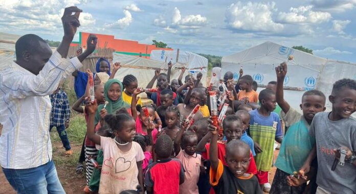 600 ألف سوداني في أوغندا يواجهون واقعا قاسيا بعد أن سلبتهم الحرب كل شيء، لكنهم يقاومون مرارة اللجوء بالتكافل