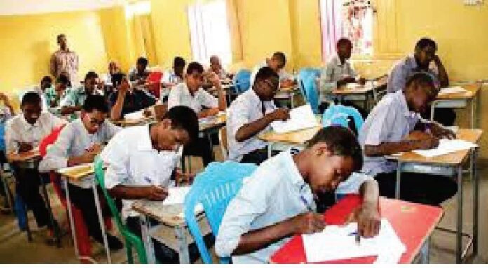 محاولة قتل داخل مركز امتحانات الشهادة السودانية: طالب يعود بسلاح ناري بعد ضبطه في حالة غش