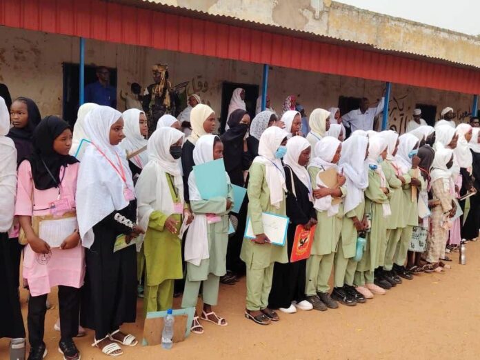 أكثر من (24) الف تلميذ وتلميذة يجلسون لامتحانات شهادتي الابتدائي والمتوسط بولاية جنوب دارفور.
