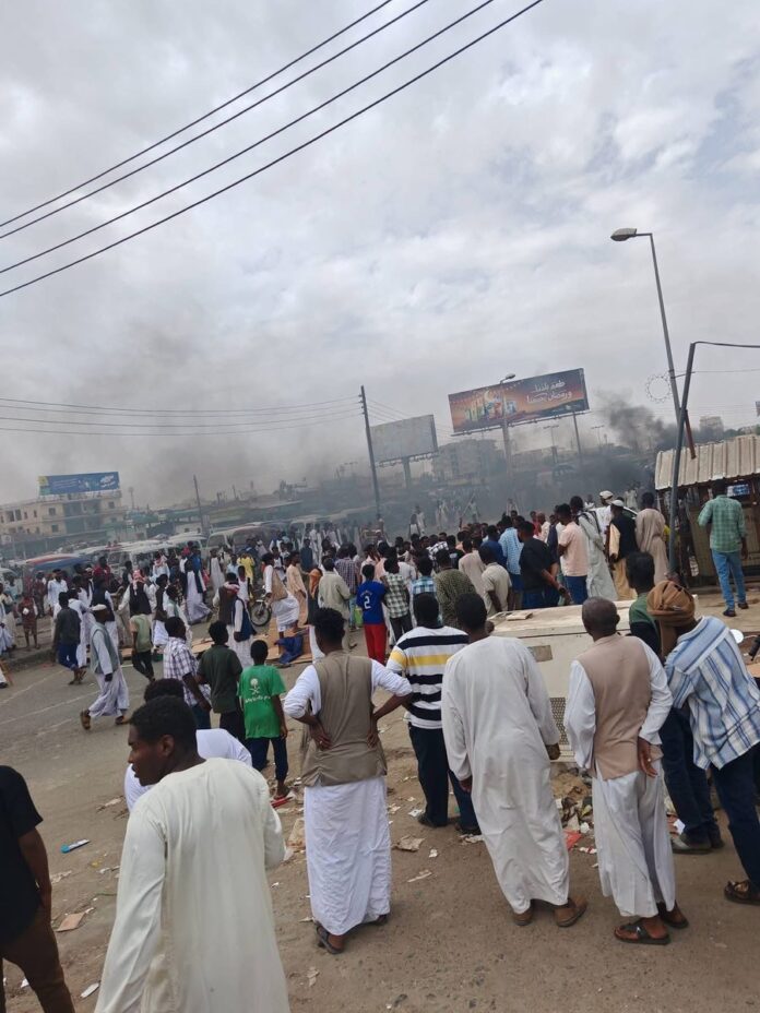 احتجاجات في بورتسودان وإغلاق طريق رئيسي بسبب اختفاء طفل داخل قسم شرطة
