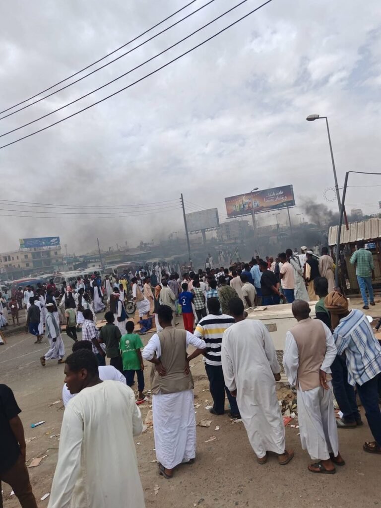 احتجاجات في بورتسودان وإغلاق طريق رئيسي بسبب اختفاء طفل داخل قسم شرطة