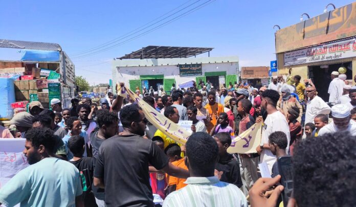 احتجاجات شعبية في عبري رفضًا لسياسات الخدمات وقطوعات الكهرباء