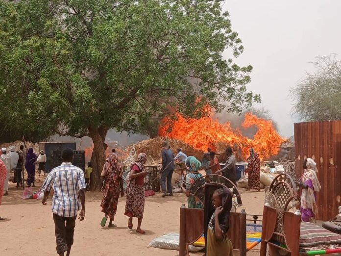 حريق كارثي بمعسكر النيم بشرق دارفور يشرّد عشرات الأسر ويخلّف خسائر واسعة