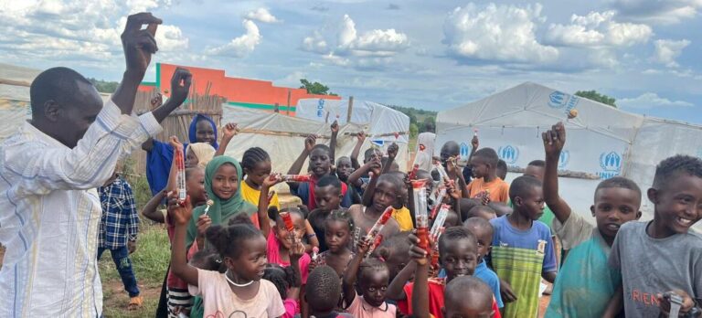 أصوات من المنفى: بالفيديو: لاجئة سودانية تبكي شوقًا للوطن وتناشد بوقف الحرب وسط أحلام اللاجئين بالعودة
