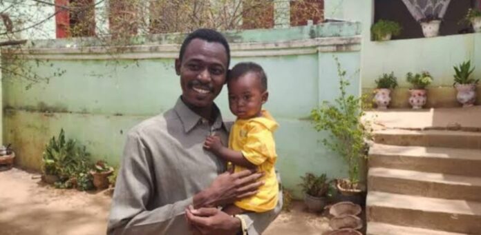 بدء محاكمة المصور الصحفي عبد العزيز عرجة في بورتسودان بتهم “التخابر” وتقويض النظام الدستوري